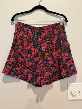 Jodifl Floral High Waist Shorts in Black & Pink Size Medium